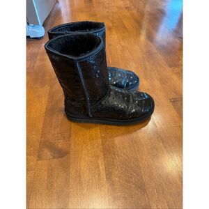 UGG Australia Black Sequin Classic Short Boots Women’s Size 7 Sheepskin Lined